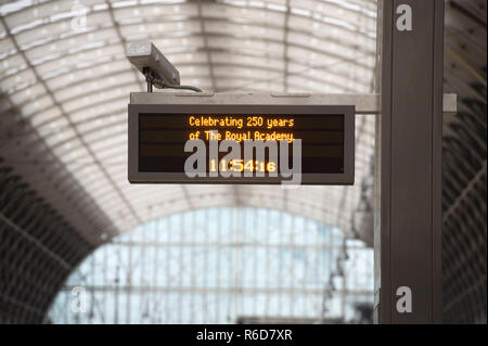 Paddington Station, London, UK. 5 December, 2018. The unveiling of one of Great Western Railway’s new Intercity Express Trains, dedicated to Royal Academy of Arts founder and world-renowned painter Sir Joshua Reynolds PRA, is cancelled on Platform 8 at Paddington Station, just five days before the Royal Academy celebrates its 250th birthday on 10 December. The train was due to be unveiled by Christopher Le Brun, President, Royal Academy of Arts at a special ceremony but cancelled as the train did not appear. Credit: Malcolm Park/Alamy Live News. Stock Photo