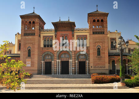 Pabellon Mudejar Museo De Artes Y Costumbres Populares, Plaza De America, Parc De Maria Luisa, Seville, Spain Stock Photo