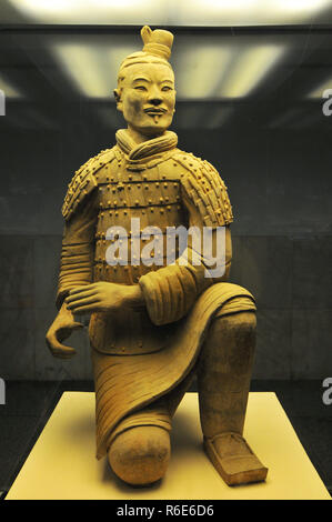 View Of The Terracotta Army (Soldier And Horse Funerary Statues), A Collection Of Thousands Of Warrior Statues Buried In Pits Near Qin Shi Huang Mauso Stock Photo