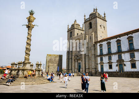 Porto, Portugal - September 16, 2018 : Busy afternoon together The Oporto Cathedral, located in the heart of Oporto's historic center, is one of the o Stock Photo