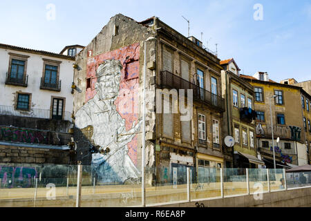 Porto, Portugal - September 16, 2018 : Graffiti house in the city of porto, Portugal Stock Photo