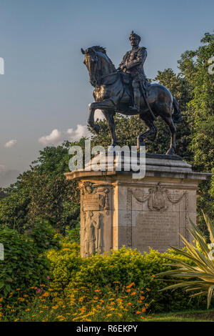 24 Sep 2017-Kala Ghoda Statue of Maharaja Sayajirao Gaekwad III near to Sayaji baug (Kamati baug)'s Main Entrance.VADODARA GUJARAT INDIA Stock Photo