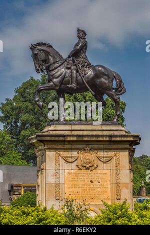 24 Sep 2017-Kala Ghoda Statue of Maharaja Sayajirao Gaekwad III near to Sayaji baug (Kamati baug)'s Main Entrance.VADODARA GUJARAT INDIA Stock Photo