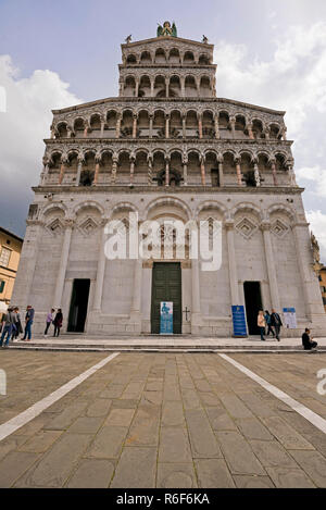 Vertical view of the Chiesa Di San Michele in Lucca, Tuscany. Stock Photo