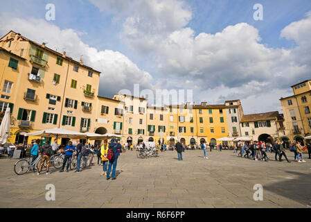 Horizontal view of the Piazza dell'Anfiteatro in Lucca, Tuscany. Stock Photo