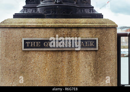 The Queen's Walk name sign. It is a promenade located on the southern bank of the River Thames in London, England, between Lambeth Bridge and Tower Br Stock Photo