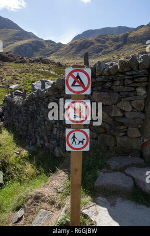 Cwm Idwal sign in Snowdonia, North Wales Stock Photo - Alamy