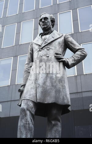 Robert Stephenson statue, outside Euston Station, central London, England, UK. Born 16th Oct. 1803, died 12th Oct 1859. Stock Photo