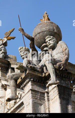 Statues on facade of the Igreja da Graca catholic church off Rua da Republica, Evora, Alentejo, Portugal, Europe Stock Photo