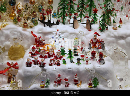 Christmas glassware for sale in Venice Stock Photo