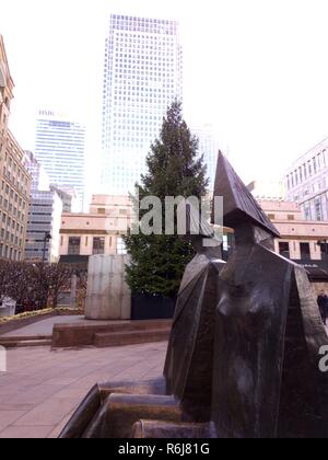 Statues in Canary Wharf Docklands in London Stock Photo - Alamy