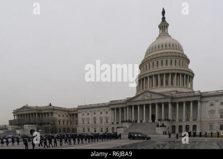 Washington, District of Columbia, USA. 5th Dec, 2018. Military Honor Guard marches to the Capitol Building to stand in salute to GEORGE HW BUSH, 41st President of the United States, as his body is removed from the US Capitol Rotunda for his State Funeral, December 5, 2018 Credit: Douglas Christian/ZUMA Wire/Alamy Live News Stock Photo