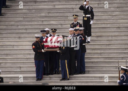 Washington, District of Columbia, USA. 5th Dec, 2018. The casket of GEORGE HERBERT WALKER BUSH, the 41st President of the United States, is brought out of the Capitol Building to go to his State Funeral, December 5, 2018 Credit: Douglas Christian/ZUMA Wire/Alamy Live News Stock Photo