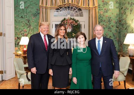 Washington DC, USA. 4th December, 2018. Former U.S. President George W. Bush, right, and Laura Bush stand together with President Donald Trump and First Lady Melania Trump inside Blair House December 4, 2018 in Washington, DC. Bush is staying at Blair House to attend the memorial service for his father the late President George H.W. Bush. Credit: Planetpix/Alamy Live News Stock Photo