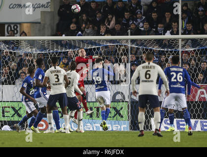 Strasbourg, France. 5th Dec, 2018. Sels Matz during the French L1 football match between Strasbourg and Paris Saint-Germain (PSG) at the Stade de la Meinau stadium, in Strasbourg. Credit: Elyxandro Cegarra/SOPA Images/ZUMA Wire/Alamy Live News Stock Photo