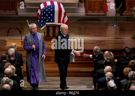 Former Canadian Prime Minister Brian Mulroney, center, shakes hands with former President George Bush, right, after speaking during the State Funeral for former President George H.W. Bush at the National Cathedral, Wednesday, Dec. 5, 2018, in Washington.  Credit: Andrew Harnik / Pool via CNP | usage worldwide Stock Photo