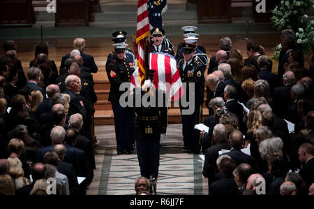 The Honor Guard carries the casket of former president George Herbert Walker Bush down the center isle following a memorial ceremony at the National Cathedral in Washington, Wednesday,  Dec.. 5, 2018.  Credit: Doug Mills / Pool via CNP | usage worldwide Stock Photo