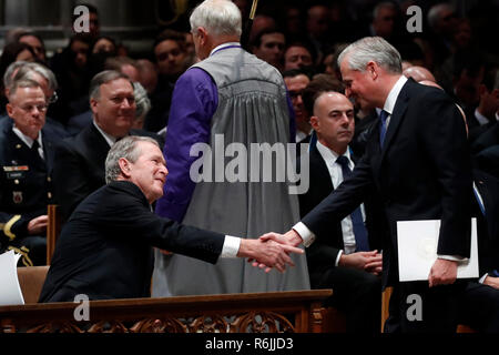 Washington. 5th Dec, 2018. Presidential biographer Jon Meacham, shakes hands with former President George Bush after speaking during the State Funeral for former President George H.W. Bush at the National Cathedral, Wednesday, Dec. 5, 2018, in Washington. Credit: Alex Brandon/Pool via CNP | usage worldwide Credit: dpa/Alamy Live News Stock Photo