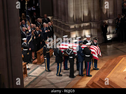 December 5, 2018 - Washington, DC, United States: The casket of former President George W. Bush arrives at the National Cathedral where a state funeral is held in his honor. Credit: Chris Kleponis/Pool via CNP | usage worldwide Stock Photo