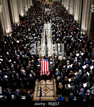 Washington, United States Of America. 05th Dec, 2018. The Honor Guard carries the casket of former president George Herbert Walker Bush down the center isle following a memorial ceremony at the National Cathedral in Washington, Wednesday, Dec. 5, 2018. Credit: Doug Mills/Pool via CNP | usage worldwide Credit: dpa/Alamy Live News Stock Photo