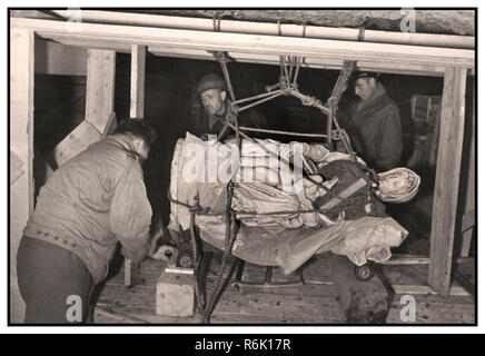 WW2 NAZI LOOT LOOTING ART SCULPTURE  Rescuing Michelangelo’s Madonna and Child, Altaussee, 1945. In 1944, during World War II, with the retreat of German soldiers, who smuggled the sculpture to Germany secreted in bedding in a Red Cross truck. It was discovered a year later by American GI’s in Altaussee Austria in a salt mine and returned. It now sits in the Church of Our Lady in Bruges, Belgium Stock Photo