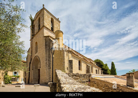 Church of Notre-Dame de Beaulieu in the medieval village of Cucuron, Provence, Luberon, Vaucluse, France Stock Photo