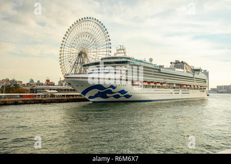 osaka japan - november8,2018 : princes cruises luxuri cruising ship approach on port of tempozan osaka Stock Photo