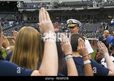 NEW YORK (May 29, 2017) Veteran of the game George E. Parsons