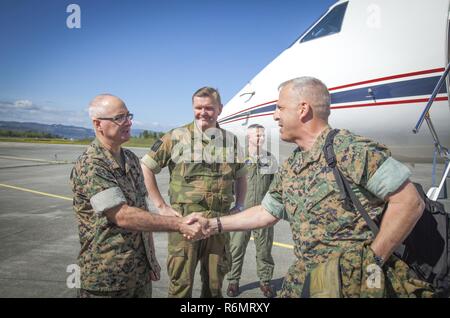 U.S. Marine Lt. Gen. Michael Dana, deputy commandant of installations and logistics, right, meets Col. Doug Bruun, commander of the Marine Coordination Element with Marine Rotational Force Europe 17.1, left, and Col. Håkon Warø, commander of Værnes Garnison, after landing in Norway, May 29, 2017. The deputy commandant visited the base with the Assistant Commandant of the Marine Corps and other dignitaries to meet the Marines deployed to Norway. Stock Photo