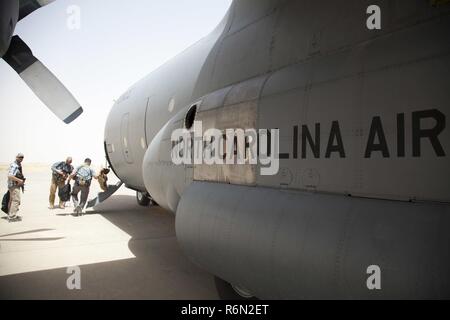 U.S. Senator Jack Reed, the ranking member of the Senate Armed Services Committee, and Department of State staff board a U.S. Air Force C-130 Hercules at Qayyarah West Airfield, Iraq, May 31, 2017. Reed met with U.S. military leaders and service members deployed in support of Combined Joint Task Force-Operation Inherent Resolve. CJTF-OIR is the global Coalition to defeat ISIS in Iraq and Syria. Stock Photo