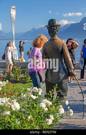 Charlie Chaplin statue on the shores of Lake Geneva in Vevey Stock Photo