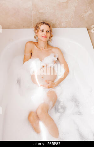 Woman taking bath hi-res stock photography and images - Alamy