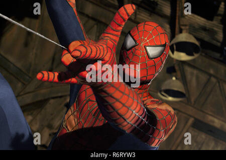 Original film title: SPIDER-MAN 2. English title: SPIDER-MAN 2. Year: 2004. Director: SAM RAIMI. Stars: TOBEY MAGUIRE. Credit: COLUMBIA PICTURES/MARVEL ENTERTAINMENT / Album Stock Photo