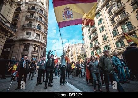 Barcelona, Spain. 6th Dec, 2018. Demonstrators march with their flags and placards through the city of Barcelona to protest for the indissoluble unity of the Spanish nation and against an independence of Catalonia on the 40th anniversary of the Spanish constitution. Credit: Matthias Oesterle/Alamy Live News Stock Photo
