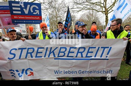 Hannover, Germany. 06th Dec, 2018. With banners and flags, railway workers of the Railway and Transport Union (EVG) support the negotiating delegation at the beginning of the talks between EVG and Deutsche Bahn at the negotiating location. Negotiations are being held for 160,000 employees. Credit: Holger Hollemann/dpa/Alamy Live News Stock Photo