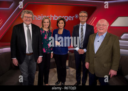 from left: Werner PATZELT (political scientist), Kristina SCHROEDER, politician, Schröder, CDU (former Federal Minister of Family Affairs), Sandra MAISCHBERGER, moderator, talk show host, Gabor STEINGART, (journalist and author) Norbert BLUEM, BlÃ m, CDU (former Federal Minister of Labor ) 'Maischberger', talk show, WDR / ARD, 05.12.2018. | Usage worldwide Stock Photo