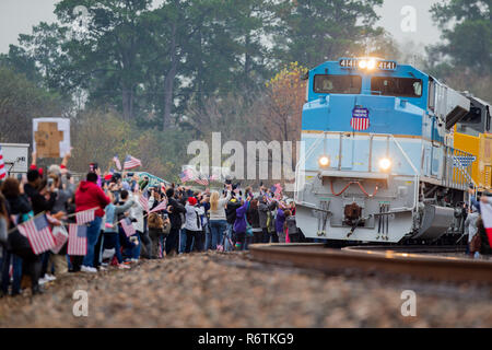 Texas, USA. 6th Dec, 2018. Air Force 1 called 'Special Air Mission 41' carrying former President George Herbert Walker Bush body arrives at Old Town Spring on Thursday, December 6, 2018 in Houston. Credit: Juan DeLeon/ZUMA Wire/Alamy Live News Stock Photo