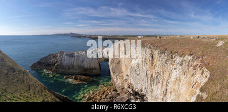 Bwa Gwyn sea arch on the coast of Anglesey at Rhoscolyn, North Wales Stock Photo