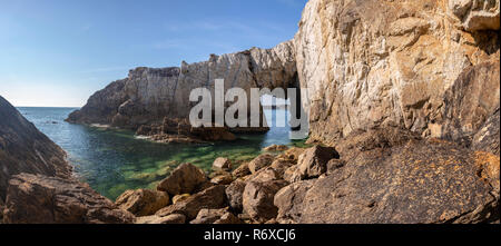 Bwa Gwyn sea arch on the coast of Anglesey at Rhoscolyn, North Wales Stock Photo