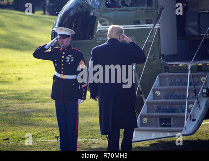 United States President Donald J. Trump salutes the Marine Guard as he boards Marine One on the South Lawn of the White House in Washington, DC prior to departing for a trip to Kansas City, Missouri on Friday, December 7, 2018. The President announced he had nominated William Barr as Attorney General to replace Jeff Sessions and Heather Nauert to be the next US ambassador to the United Nations, replacing Nikki Haley. The President did not take any questions. Credit: Ron Sachs/CNP | usage worldwide Stock Photo