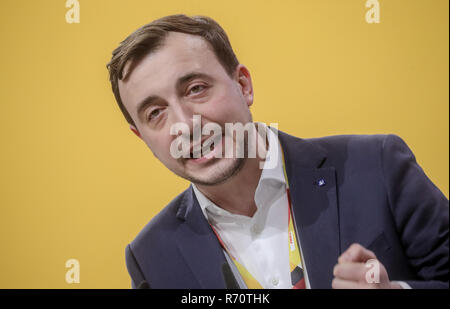 Hamburg, Germany. 07th Dec, 2018. Paul Ziemiak, federal chairman of the Junge Union (JU), speaks at the CDU federal party conference. Credit: Michael Kappeler/dpa/Alamy Live News Stock Photo