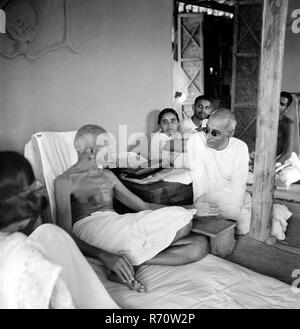 Mahatma Gandhi with Chakravarti Rajagopalachari in his hut at Sevagram Ashram, wardha, Maharashtra, India, 1942 - MODEL RELEASE NOT AVAILABLE Stock Photo