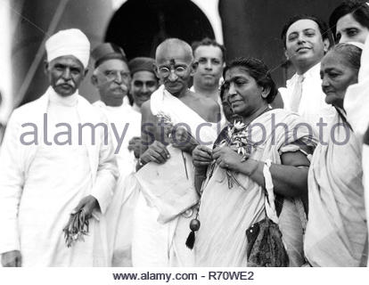 Mahatma Gandhi with Sarojini Naidu, 1931. Mohandas Gandhi (1869 – Stock ...