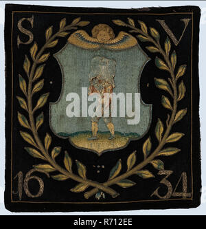 Blazon of black cloth with application depicting bag carrier, blazon coat of arms information form wool cotton linen burlap? silk gold silver metal, textile sheet woven embroided appliqué Blazon of black sheet with application and (gold and silver) embroidery on black sheet. Centrally shield above which cherubkopje On the shield bag carrier to the left walking. In the corners letters S V (sakkendragers union) and year 16 34. Laurel wreath around shield embroided over the corners divided: S V 16 34 heraldry Bag carrier guild guild port Rotterdam Stock Photo