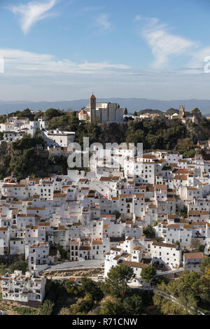 Casares, Malaga Province, Andalusia, southern Spain.  Iconic white-washed mountain village.  Popular inland excursion from the Costa del Sol. Stock Photo