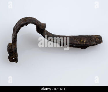 Bronze fibula or cloak pin with broad, short back, without pin, fibula fastener soil find bronze metal, cast hammered pulled bronze fibula or mantle pin Curved back. Wide profiled back Eyes fibula with open eyes archeology Spijkenisse roman time early Middle Ages dress fastening pins Soil discovery Spijkenisse. Stock Photo