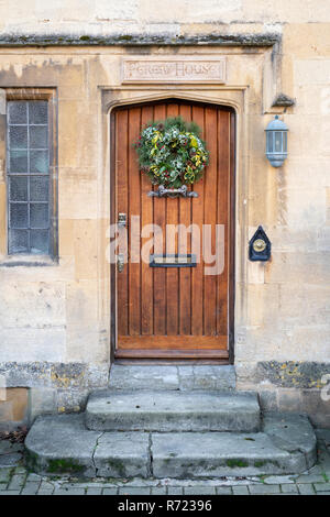 Christmas wreath on a house door in Chipping campden. Cotswolds, Gloucestershire, England Stock Photo