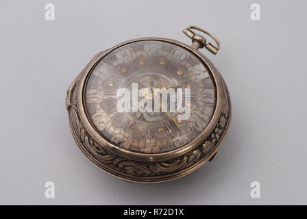 Carolus van Aller, Silver pocket watch with silver dial with ajour heart plate and red golden hour points and driven exterior cupplate and good quality movement, pocket watch watch movement measuring instrument silver copper brass steel gold glass textile interior cabinet, Silver champlevé dial with minute band with bows and Arabic minute figures. Roman hour digits with copper buttons in between. Ajourge sawed gold-plated hands. Smooth inner cabinet. The clockwork with verge escapement with snek Square baluster pillars Ajourgezaagd ornament for the beak of the snek and spring for the closure o Stock Photo