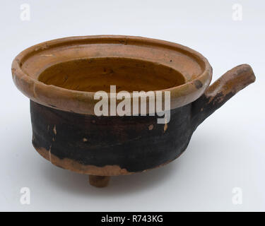 Pottery saucepan, with straight wall, red shard, internally glazed, on three legs, saucepan pan crockery holder kitchenware soil find ceramics earthenware glaze lead glaze, hand turned glazed baked Pottery saucepan with straight wall red shard inside top and stem covered with lead glaze three legs outer wall and underside blackened black archeology native pottery food prepare cooking food cuisine Stock Photo