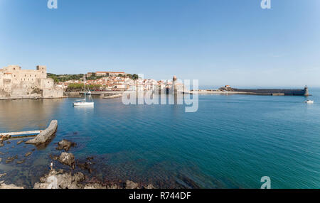 France, Pyrenees Orientales, Cote Vermeille, Collioure, bay of Collioure, Baleta cove // France, Pyrénées-Orientales (66), Côte Vermeille, Collioure,  Stock Photo